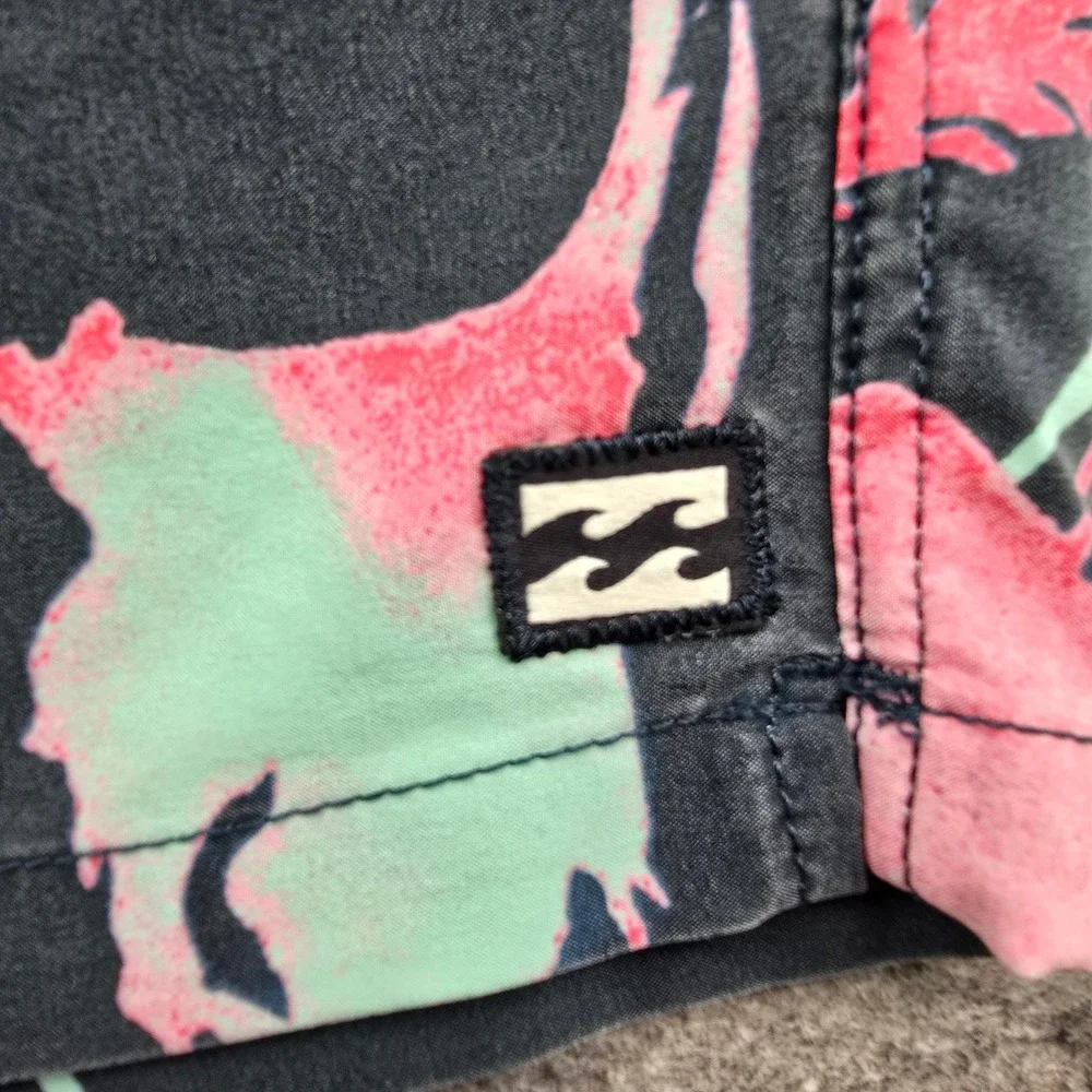 Billabong Mens Large Hybrid Board Shorts Floral Barbed Wire Gray Pink Mint Green